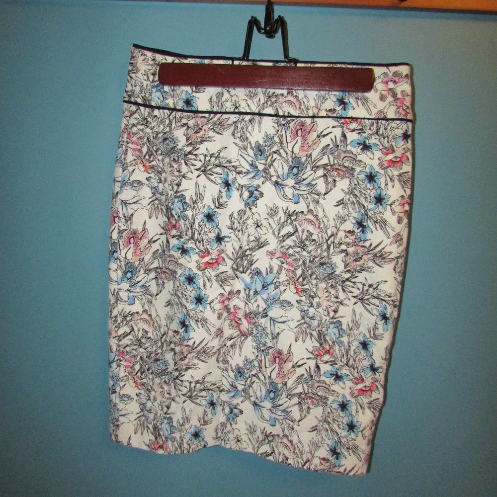 *5 for $25 Bundle Item* Ann Taylor floral pencil skirt
